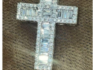 Croix, diamant, baguette