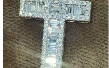 Croix, diamant, baguette