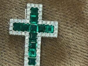 Croix diamants émeraude