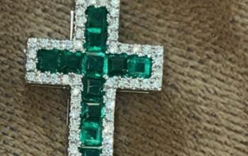 Croix diamants émeraude