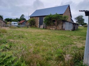 Vend terrain 6200 M2 avec maison a rénover entièrement plus