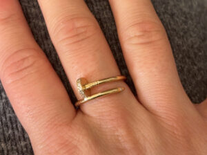 Bague or clou